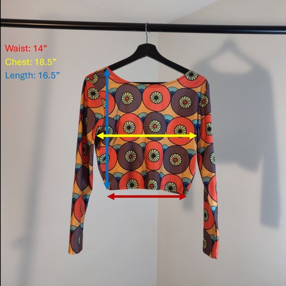 Bold Open-Back Top - Picture 3 of 3